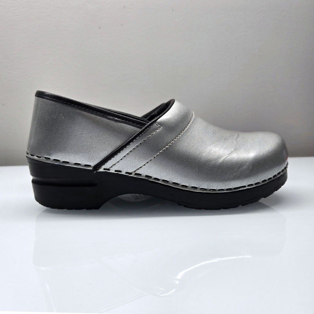 Sanita Izabella Clogs Women EU 40 US 9 Silver Metallic Leather Professional Work